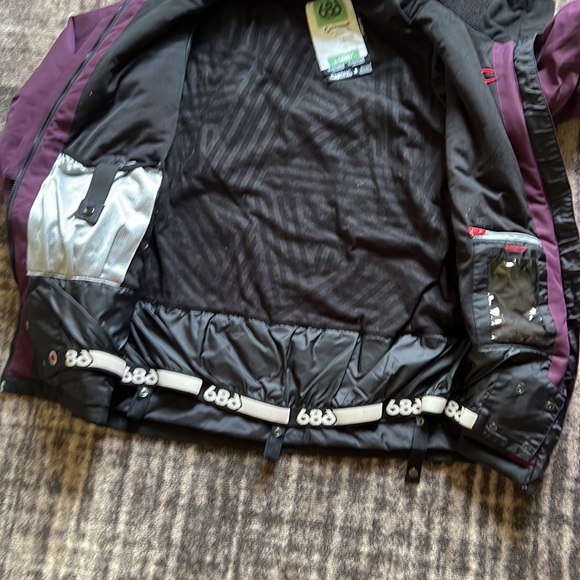 Ski/snowboard jacket - Picture 6 of 6